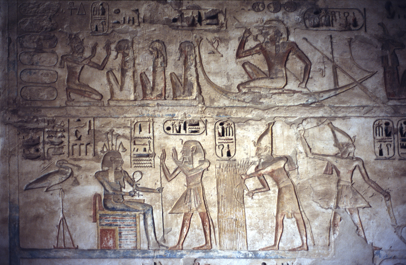 egyp11_10 temple ramses iii bas-reliefs.jpg - Thèbes Ouest  temple de Ramses III Provia 100 F